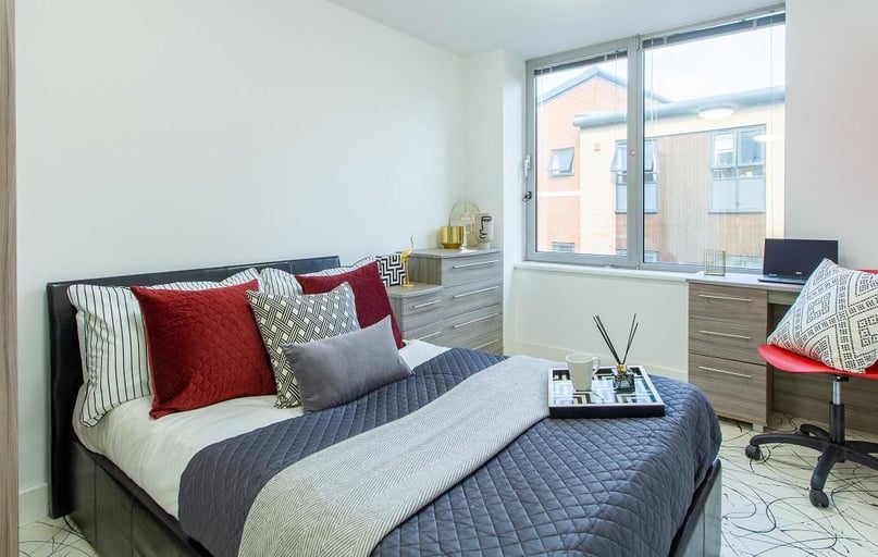 Queens Terrace, City Centre, Southampton - Image 1